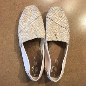 TOMS Classic, pink & tan, women’s size 10